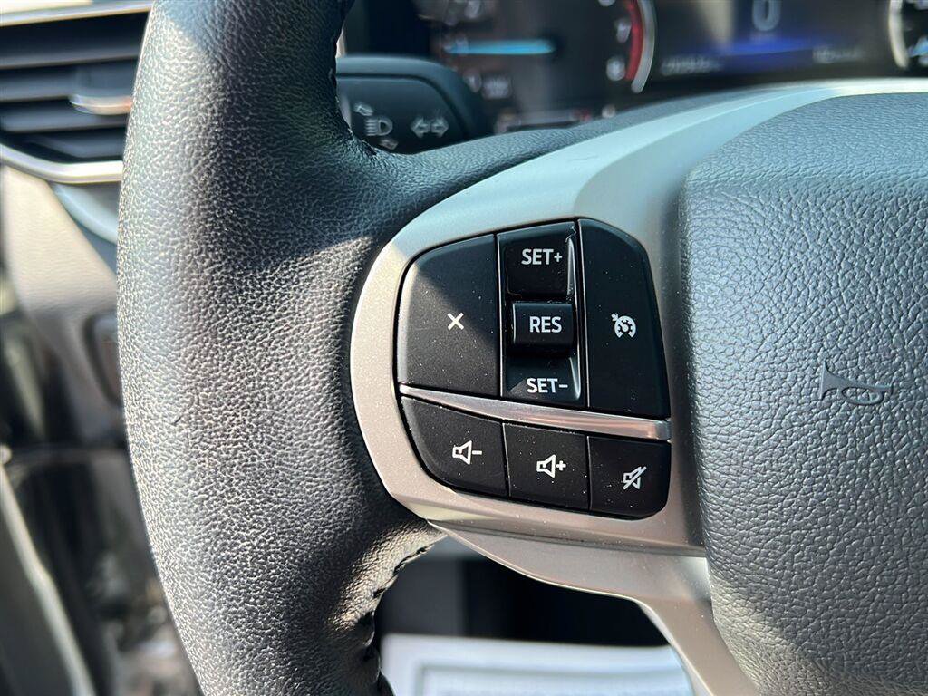 Used 2023 Ford Explorer XLT w/ Equipment Group 202A AWD/4WD image 9