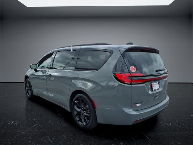 Used 2025 Chrysler Pacifica Limited FWD image 6