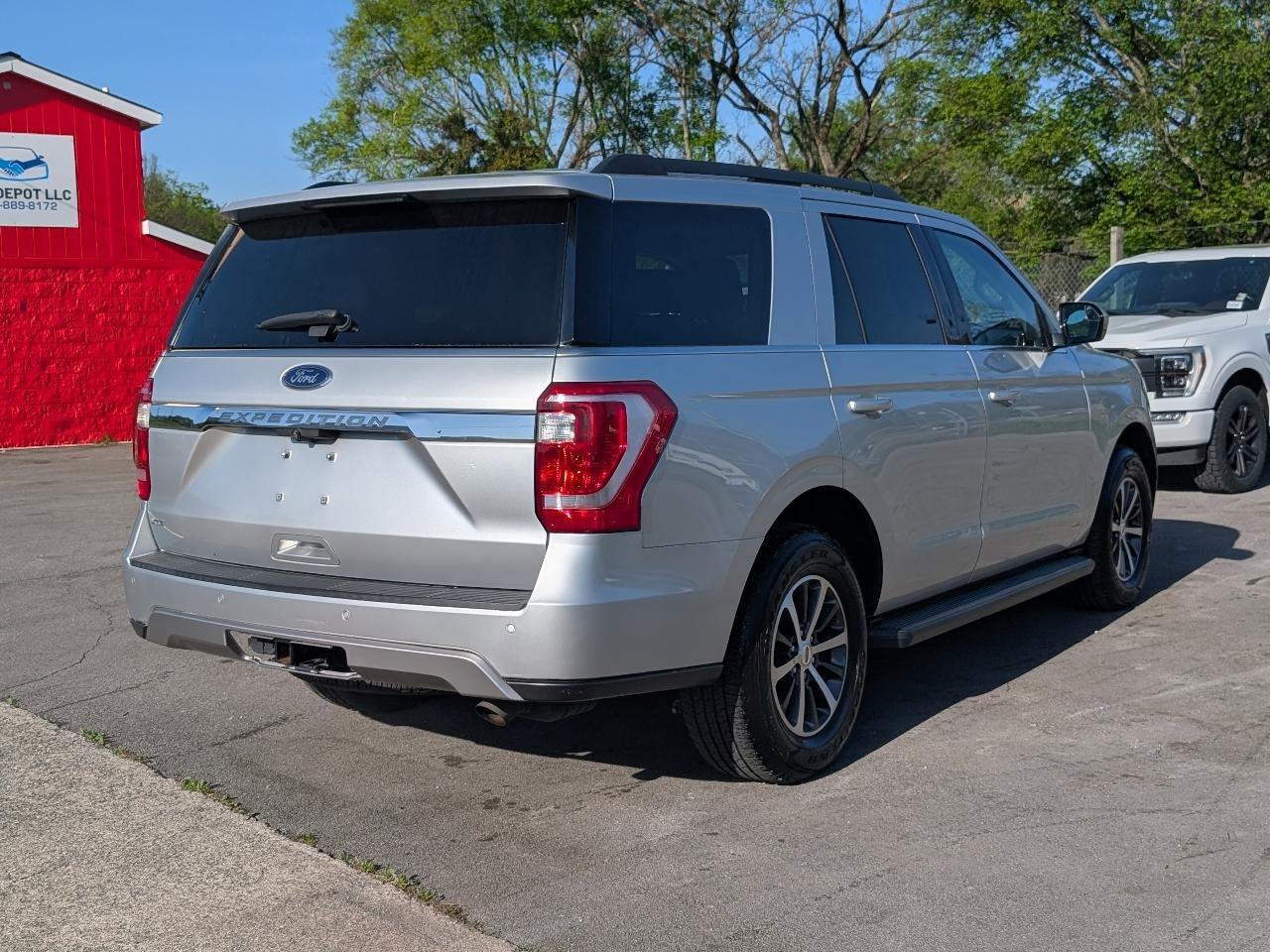 Used 2018 Ford Expedition XLT w/ Equipment Group 201A RWD image 5