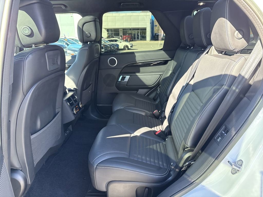 Used 2023 Land Rover Discovery S R-Dynamic image 25