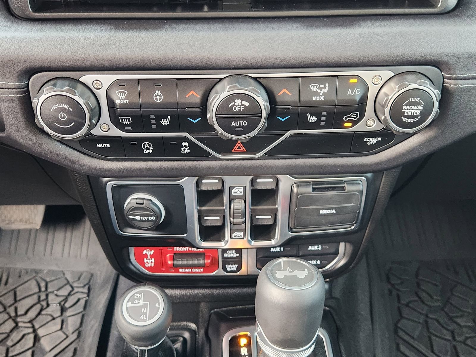 Used 2025 Jeep Wrangler Unlimited Rubicon image 22