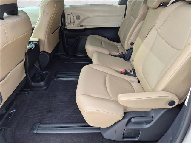Certified 2024 Toyota Sienna XLE FWD image 17