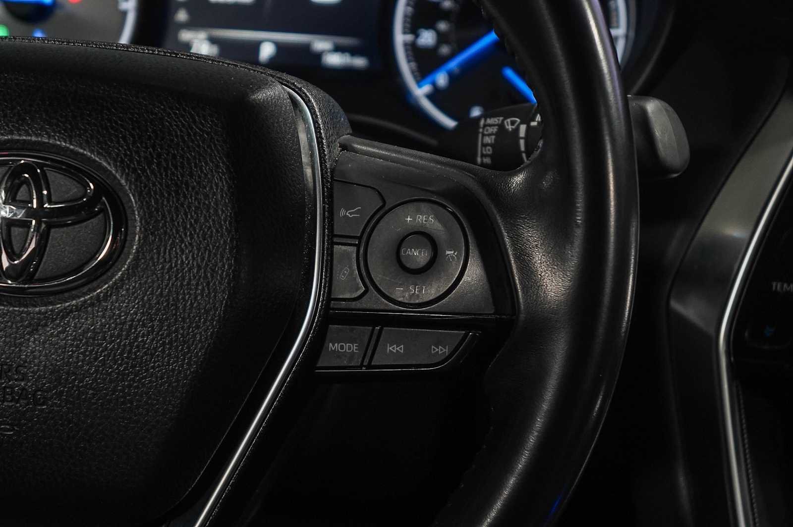Certified 2023 Toyota Venza XLE AWD/4WD image 17