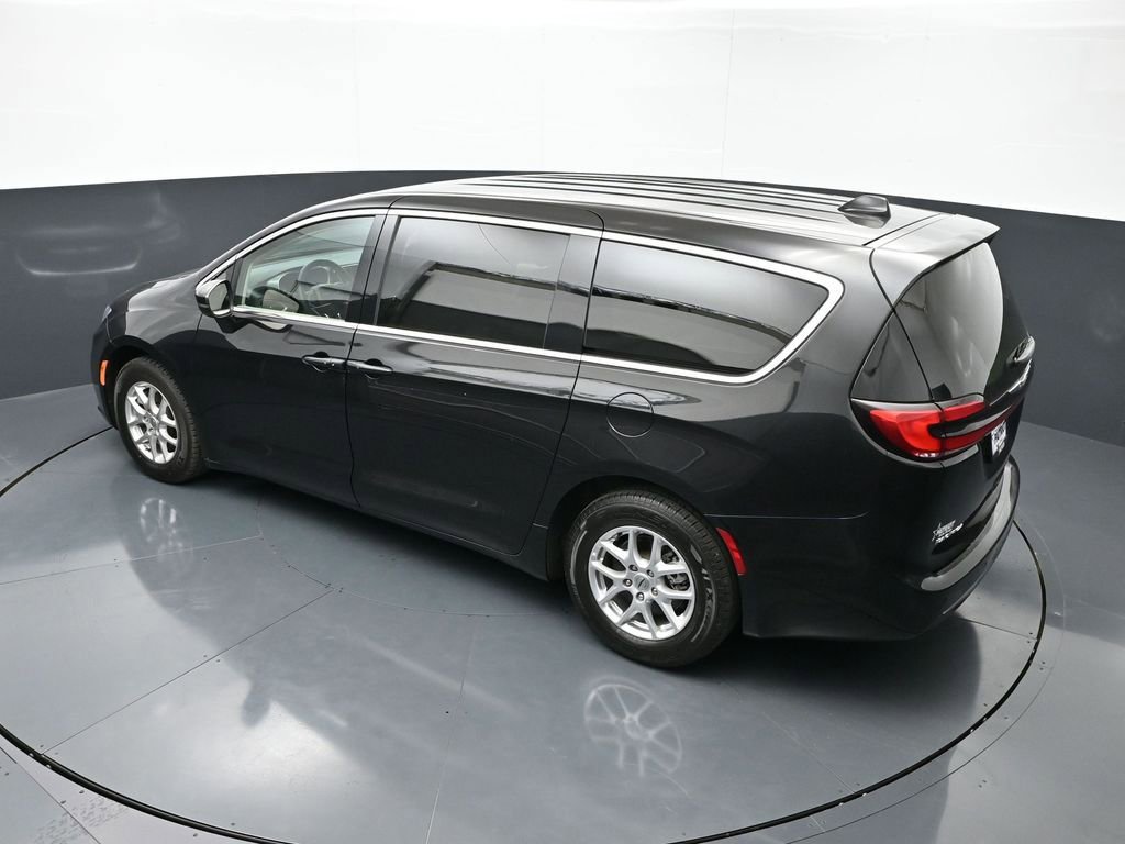 Used 2023 Chrysler Pacifica Touring-L FWD image 31