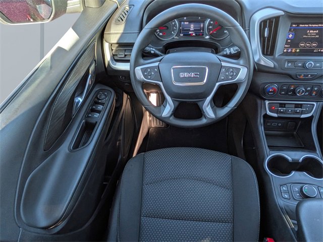 Used 2023 GMC Terrain SLE w/ Driver Convenience Package image 16