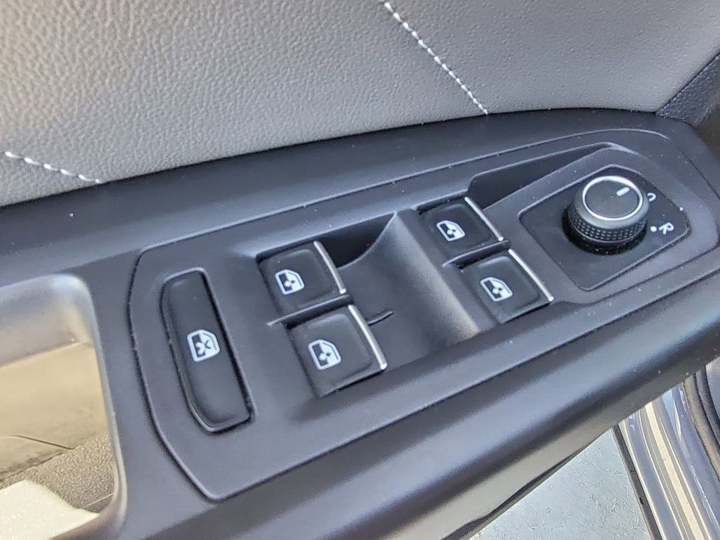 Used 2022 Volkswagen Atlas Cross Sport SEL R-Line image 30