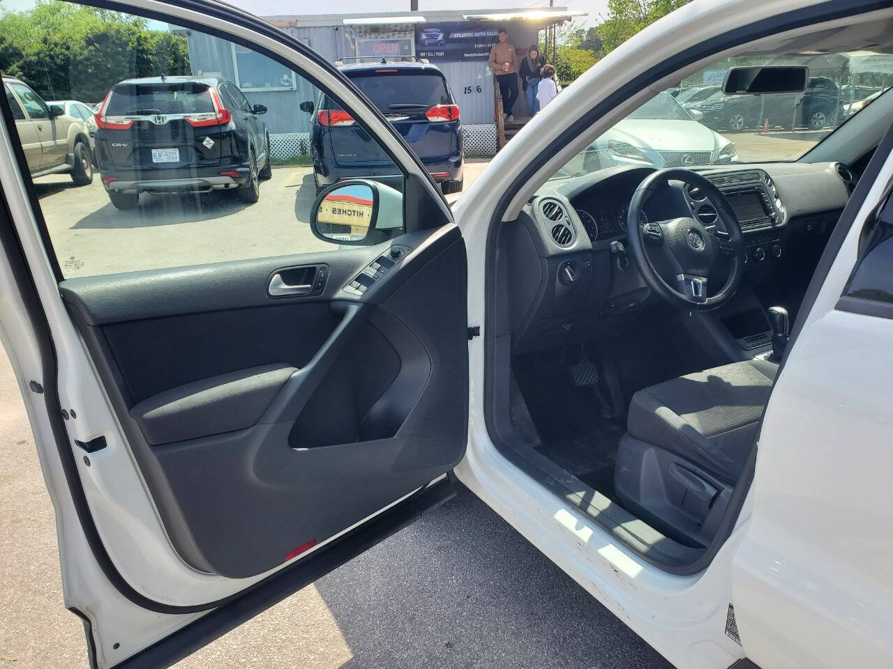 Used 2015 Volkswagen Tiguan S FWD image 9