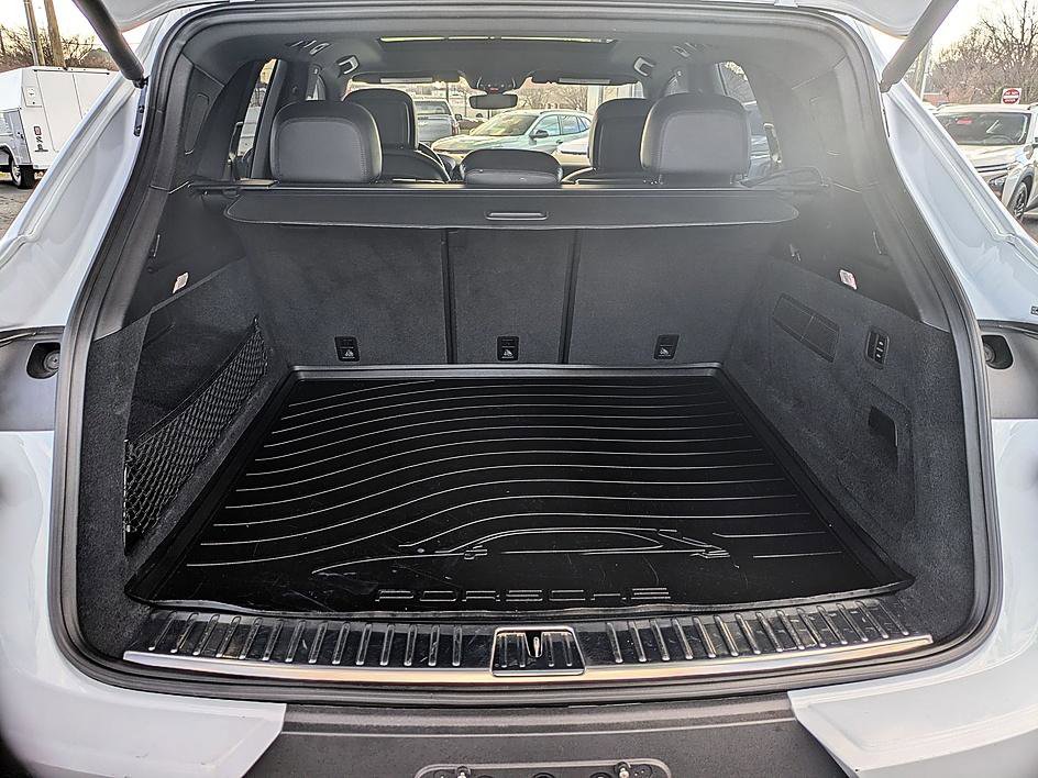 Used 2024 Porsche Cayenne image 33