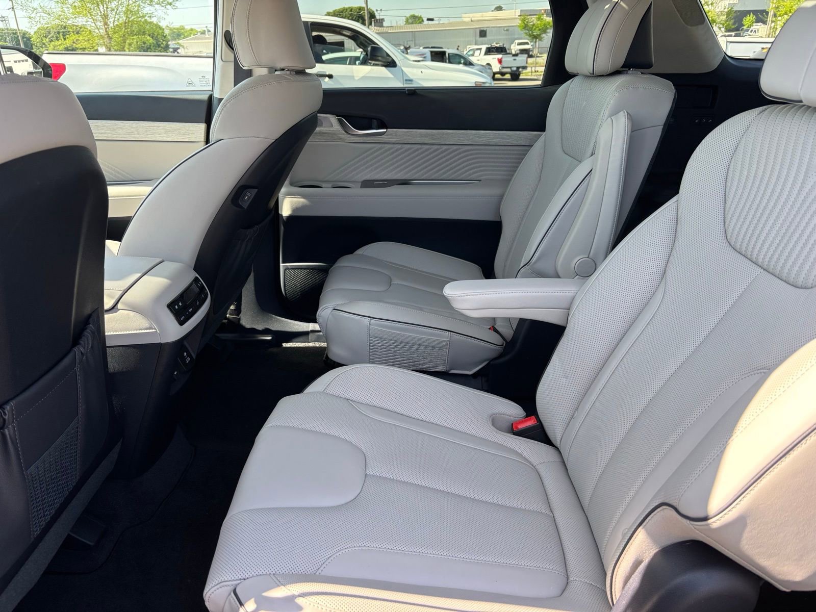 Used 2025 Hyundai Palisade Calligraphy image 5