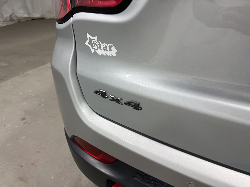 Used 2025 Jeep Compass Trailhawk image 18