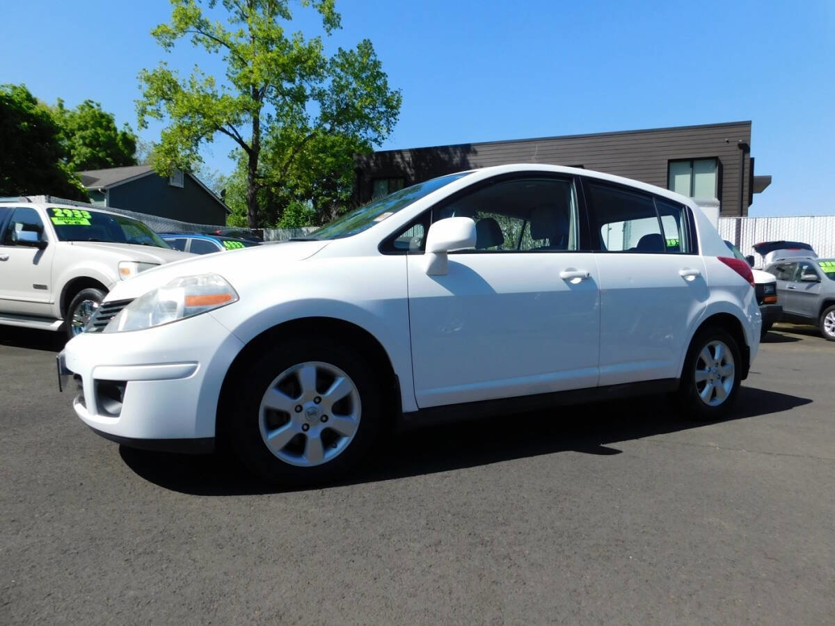 Used 2008 Nissan Versa Hatchback w/ Convenience Pkg FWD image 4