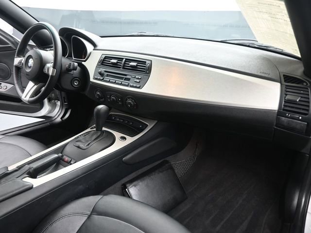 Used 2005 BMW Z4 2.5i image 24