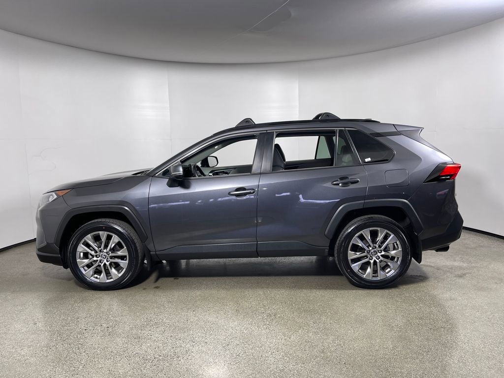 Used 2021 Toyota RAV4 XLE Premium image 6