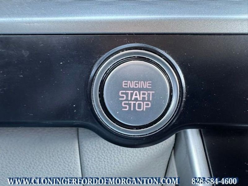 Used 2023 Kia Carnival LX image 33
