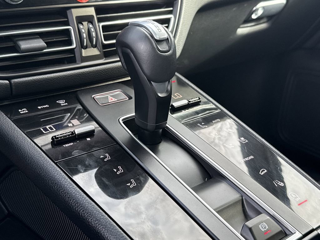 Used 2024 Porsche Macan Turbo image 36
