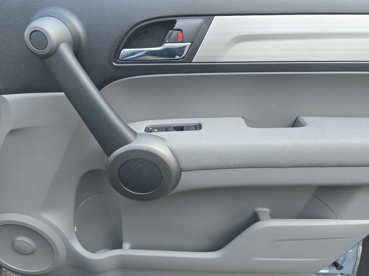 Used 2010 Honda CR-V LX image 3