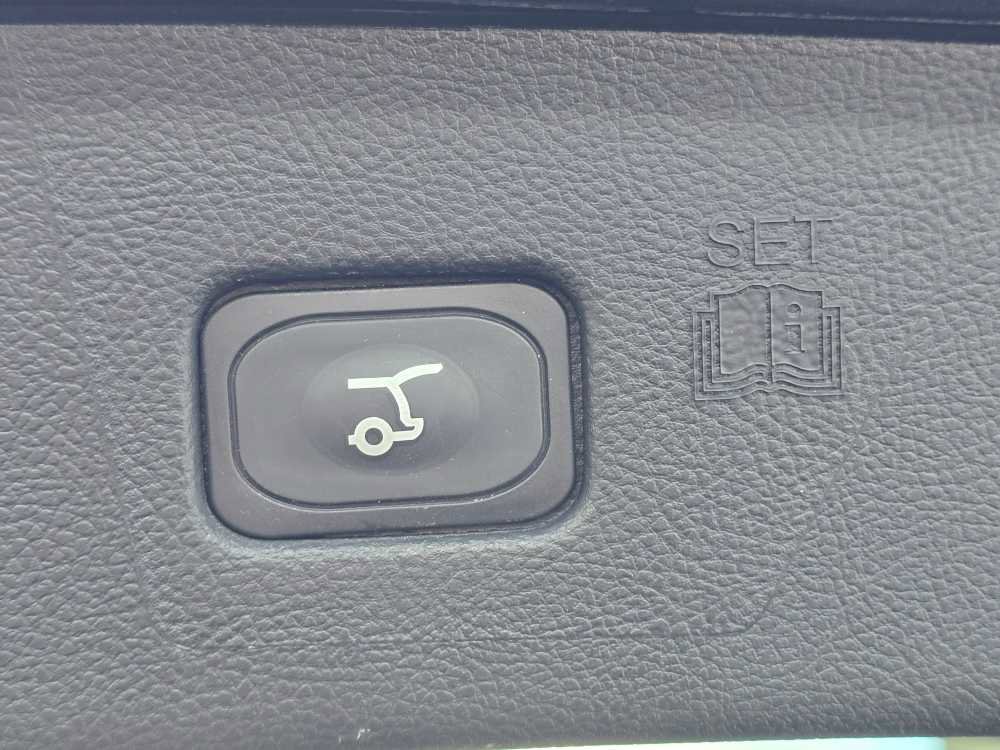 Used 2024 Ford Edge Titanium image 34