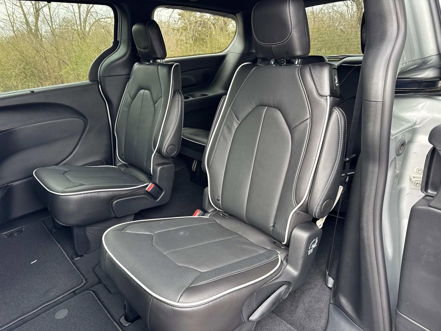 New 2026 Chrysler Pacifica Limited FWD image 16