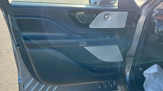 Used 2023 Lincoln Aviator Reserve w/ Equipment Group 201A image 18