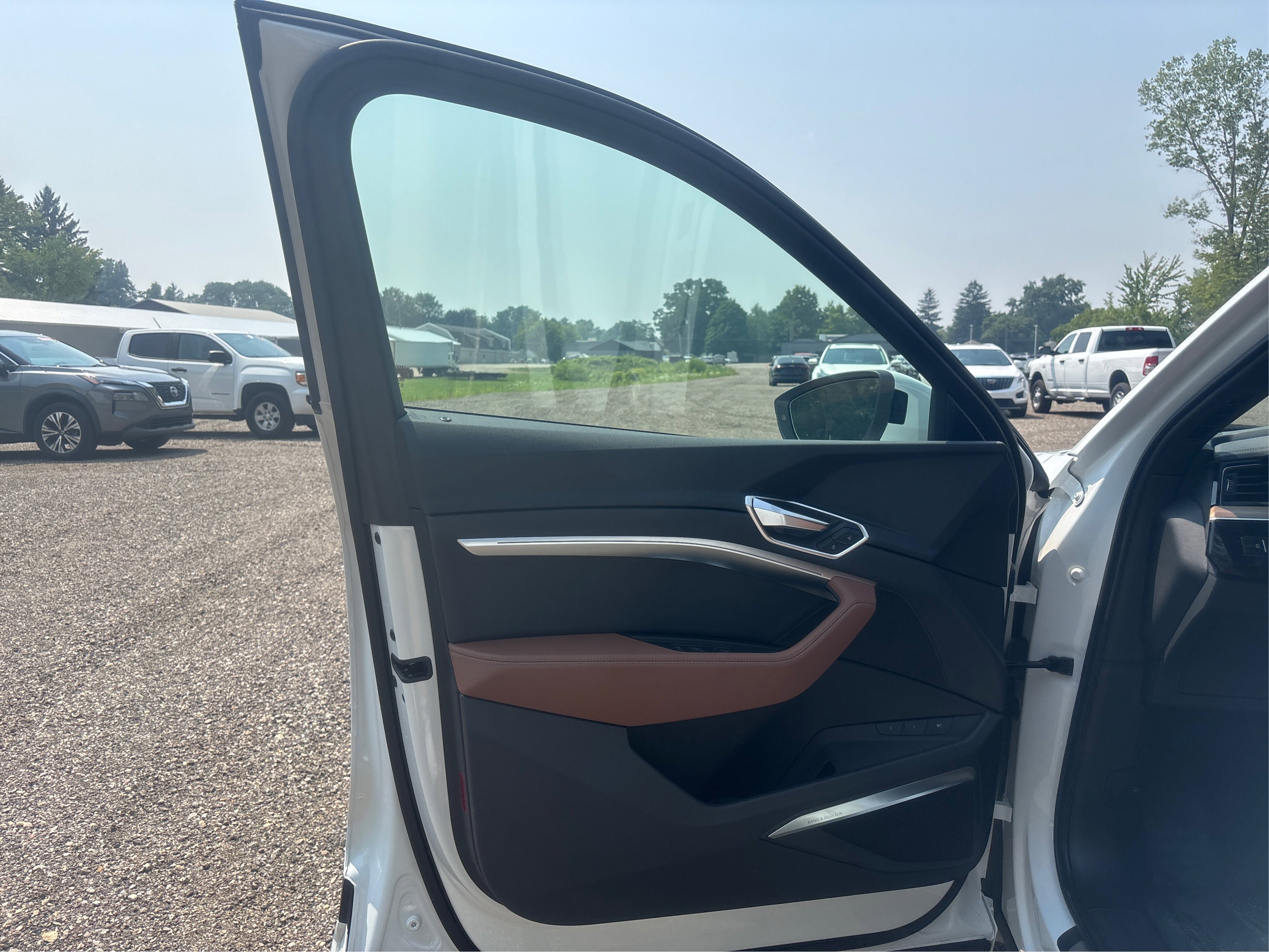 Used 2024 Audi Q8 e-tron Premium Plus w/ Premium Plus Package image 23