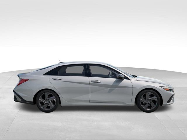 Used 2026 Hyundai Elantra Sport FWD image 7