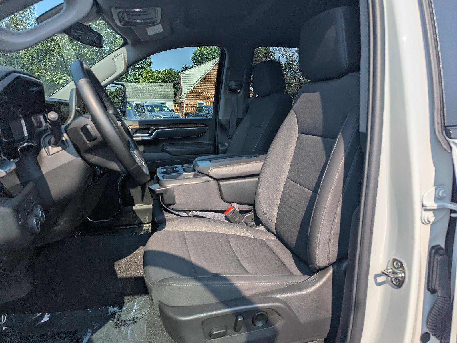 Used 2025 Chevrolet Silverado 2500 LT w/ Convenience Package AWD/4WD image 23