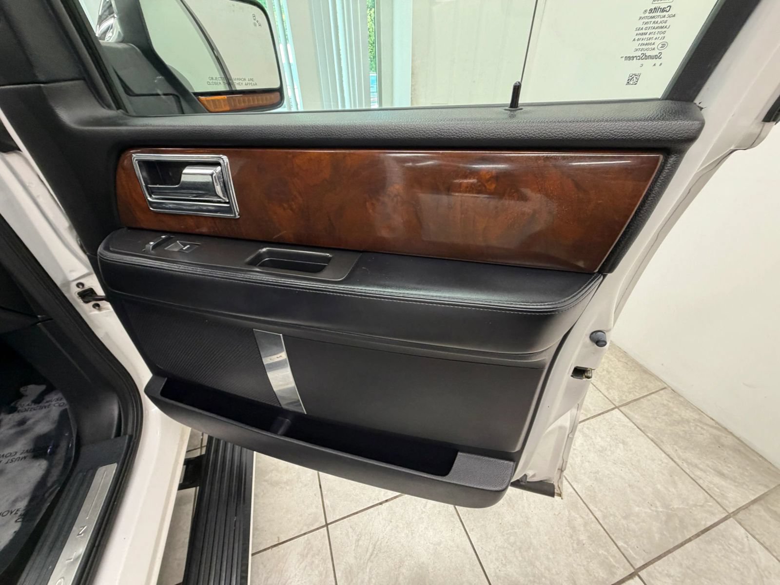 Used 2017 Lincoln Navigator Select AWD/4WD image 21