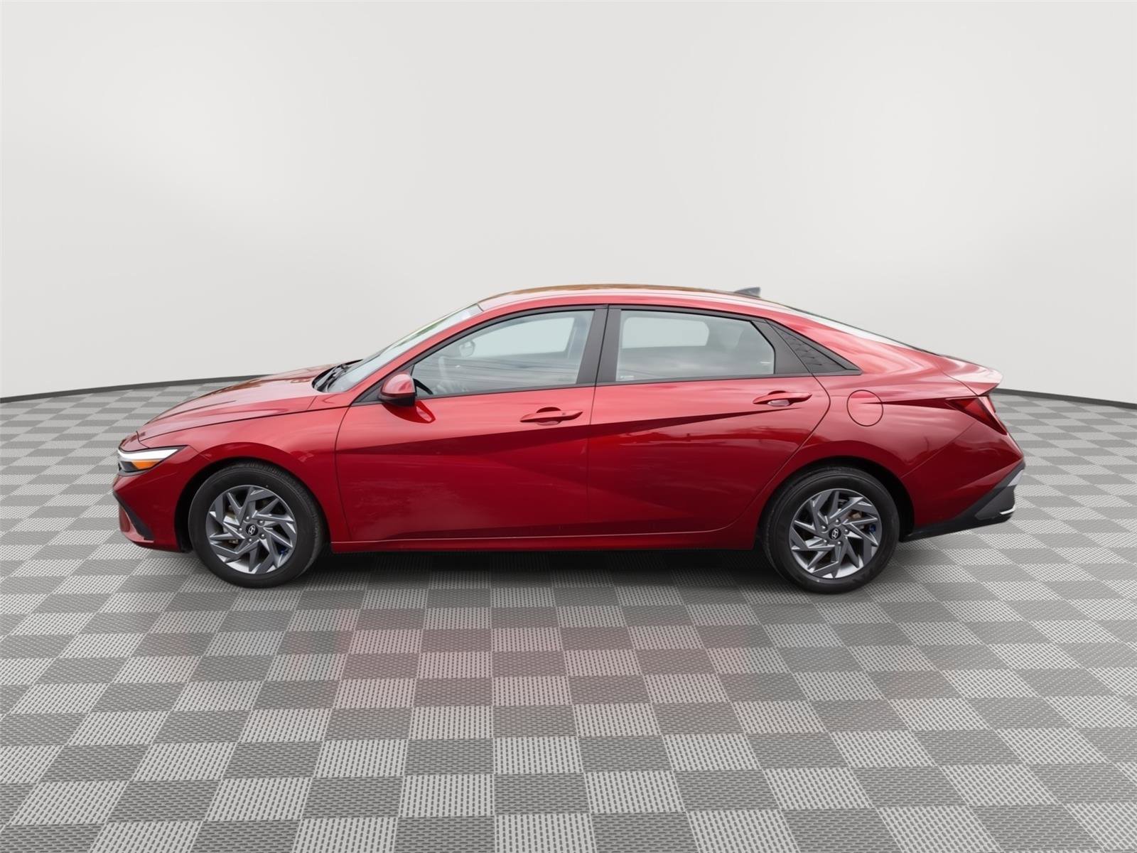 Used 2024 Hyundai Elantra SEL FWD image 8
