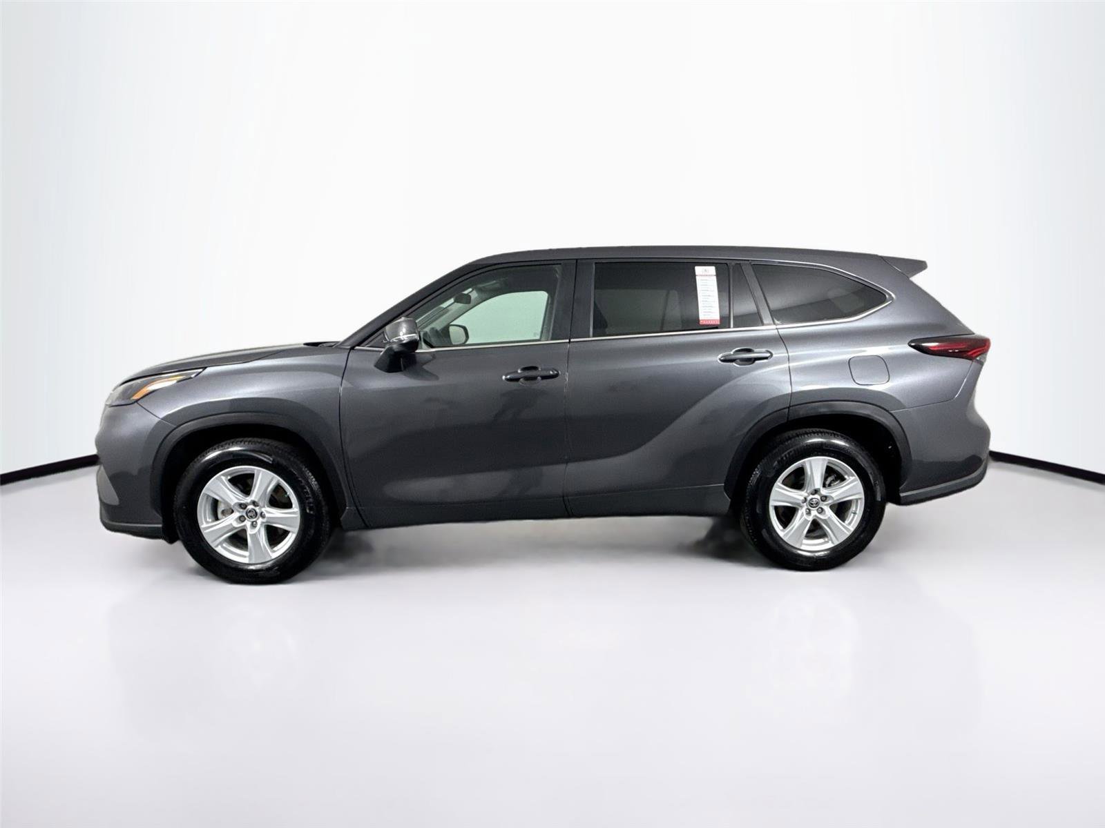 Certified 2025 Toyota Highlander LE FWD image 13