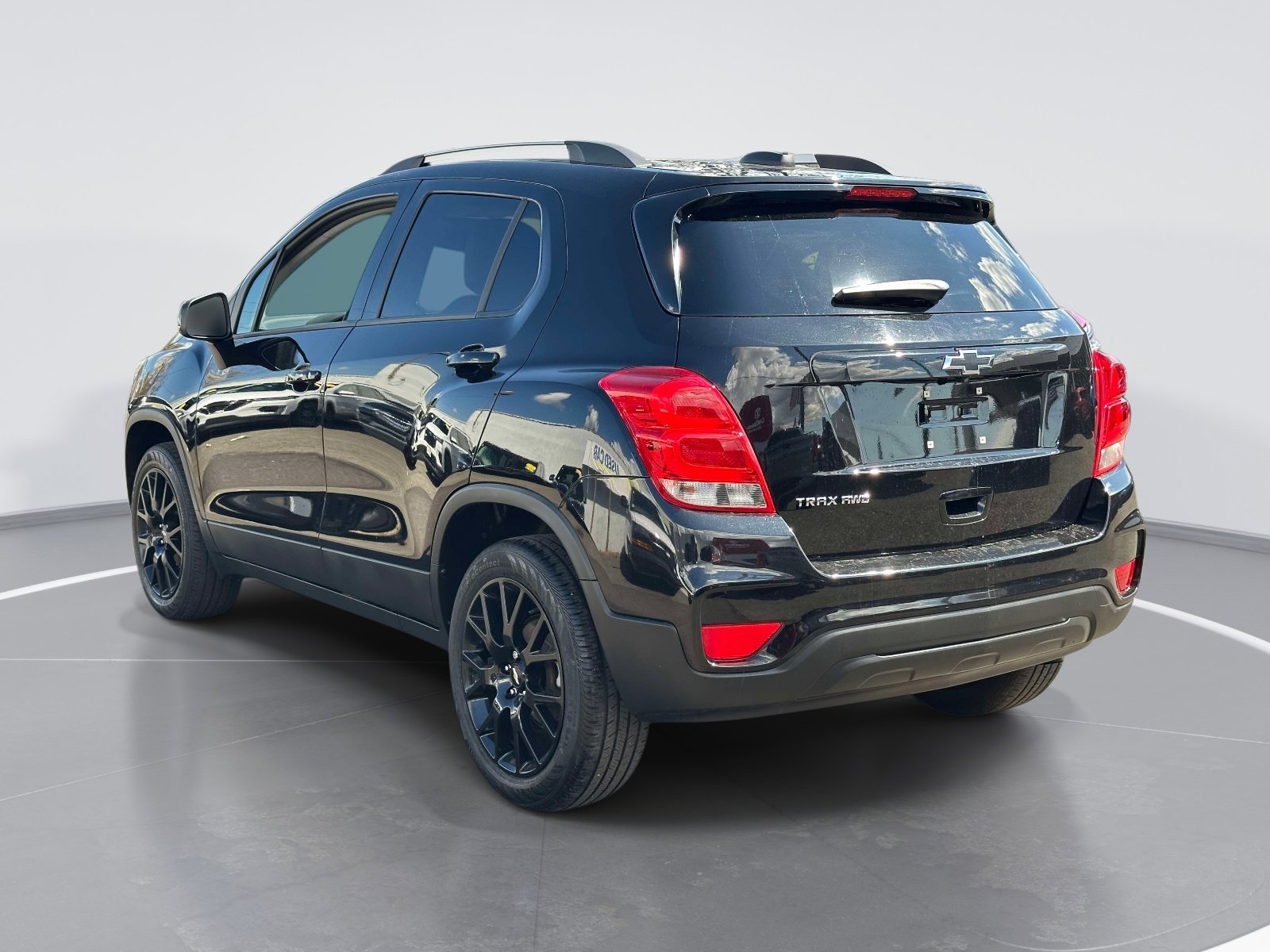 Used 2022 Chevrolet Trax LT w/ Midnight Edition image 7