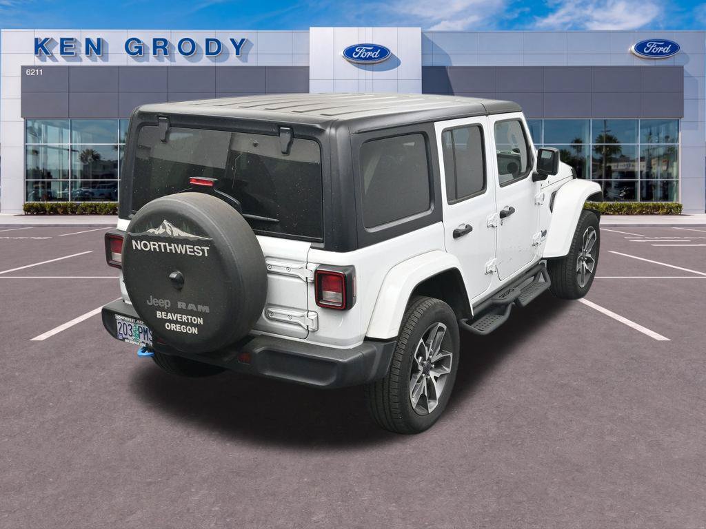 Used 2024 Jeep Wrangler Unlimited AWD/4WD image 14