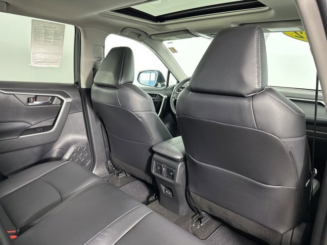 Used 2022 Toyota RAV4 XLE Premium image 28