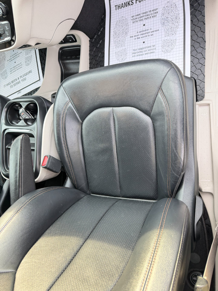 Used 2018 Chrysler Pacifica Touring-L image 44