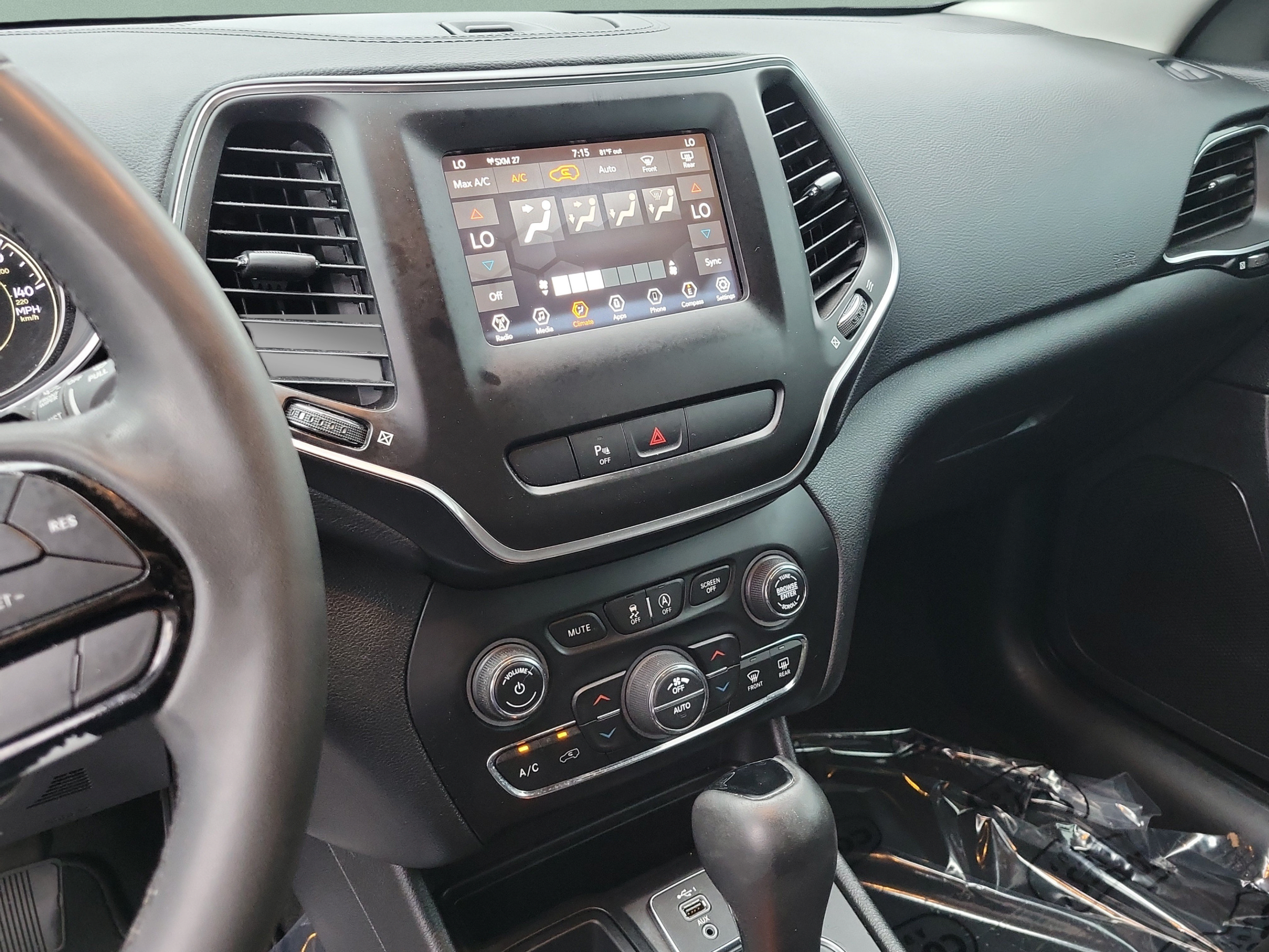 Used 2020 Jeep Cherokee Latitude Plus FWD image 11