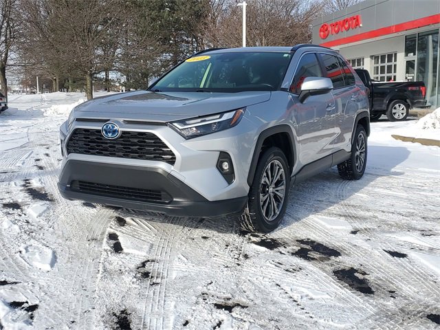 Used 2023 Toyota RAV4 XLE Premium image 2