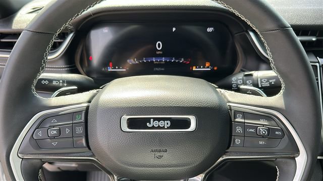 Used 2023 Jeep Grand Cherokee Altitude AWD/4WD image 12