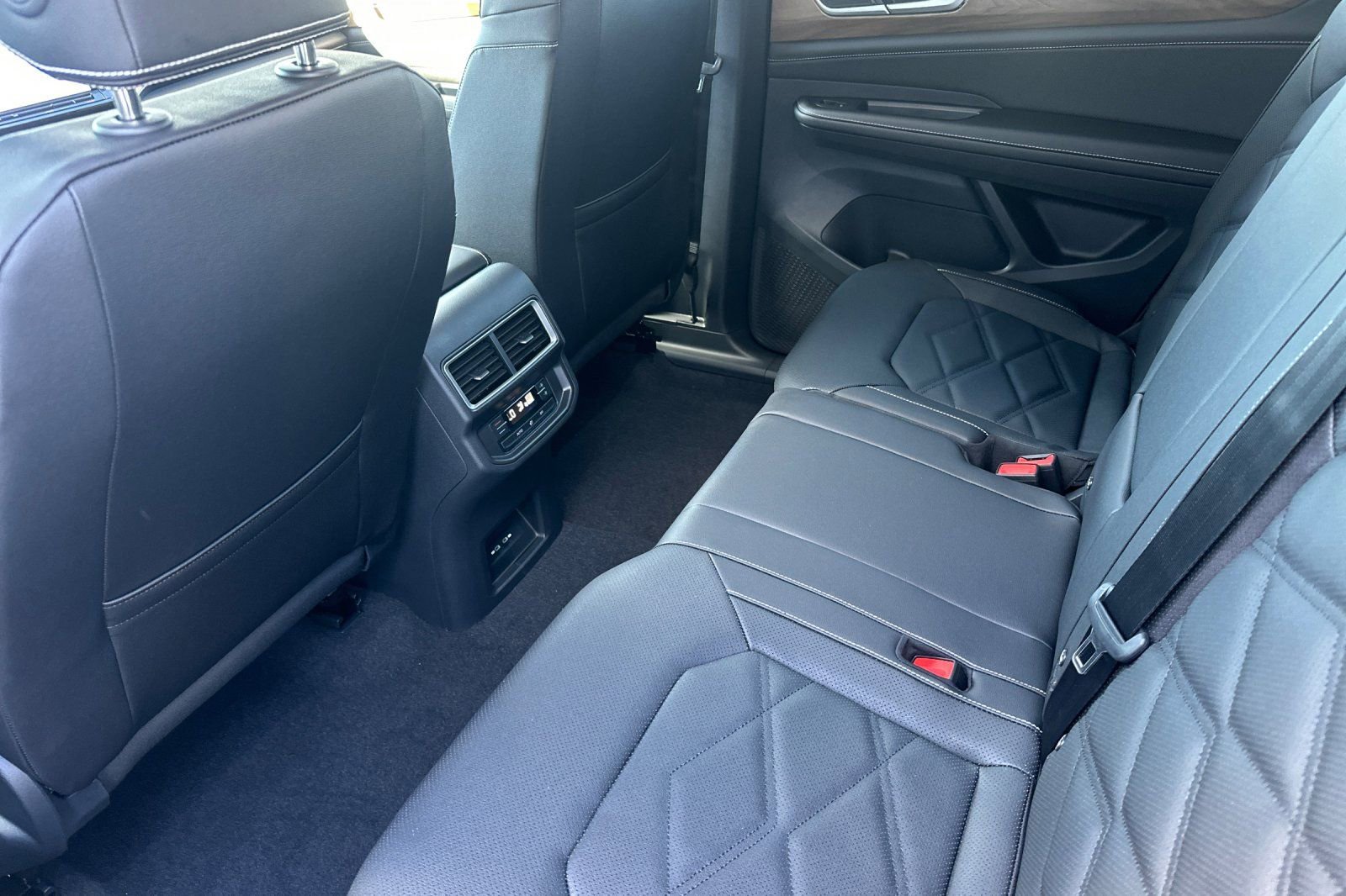 New 2026 Volkswagen Atlas SE FWD image 12