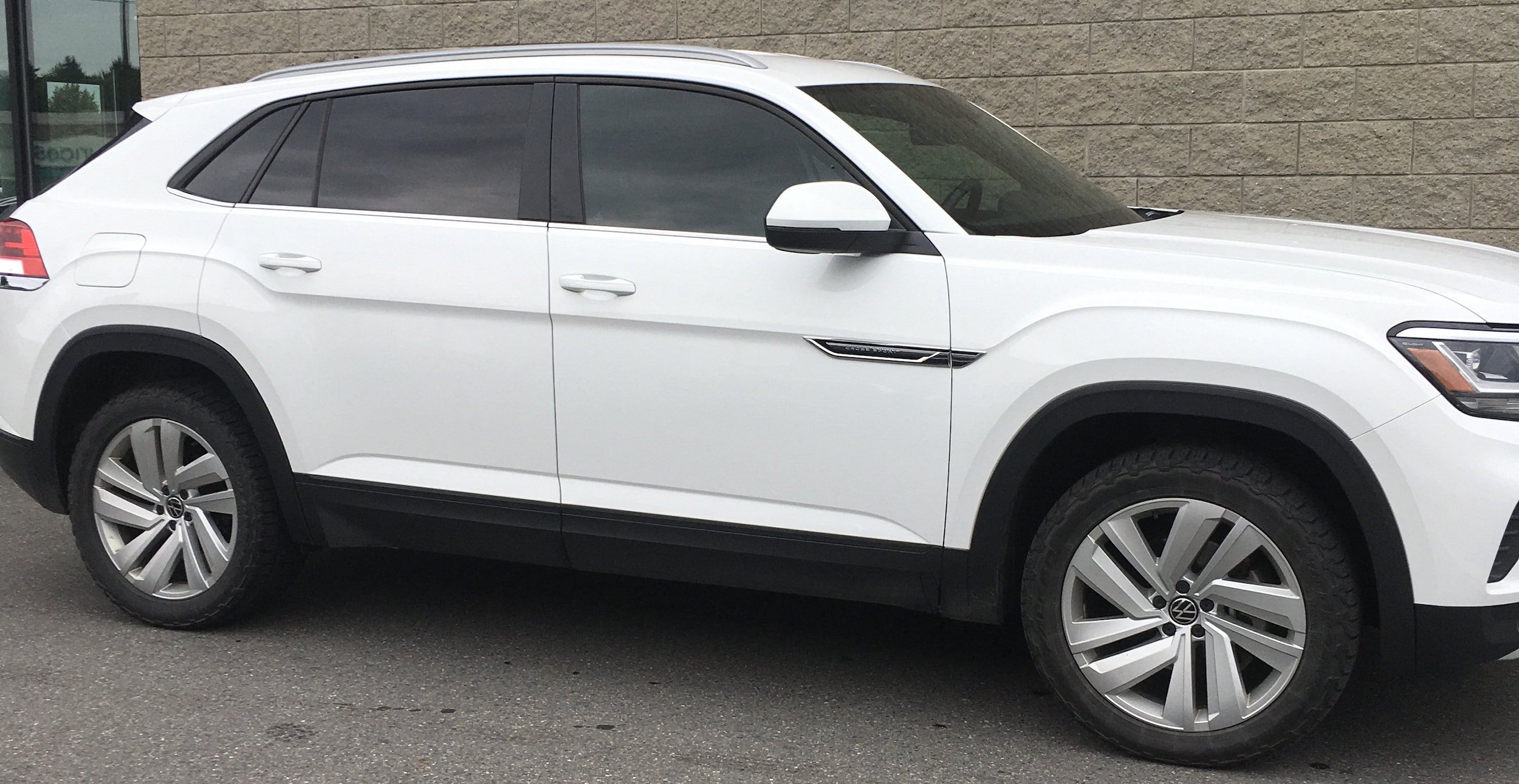 Certified 2022 Volkswagen Atlas Cross Sport SE AWD/4WD image 3