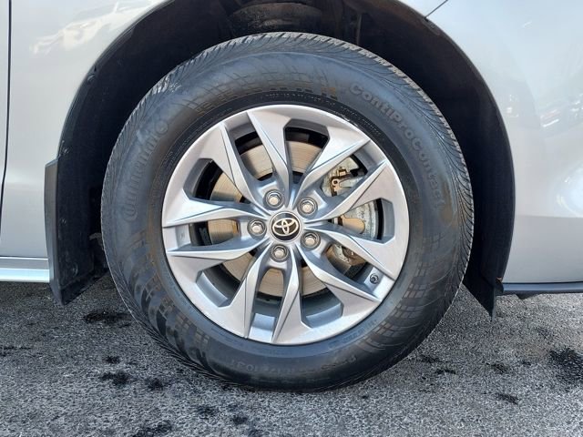 Certified 2022 Toyota Sienna LE image 32