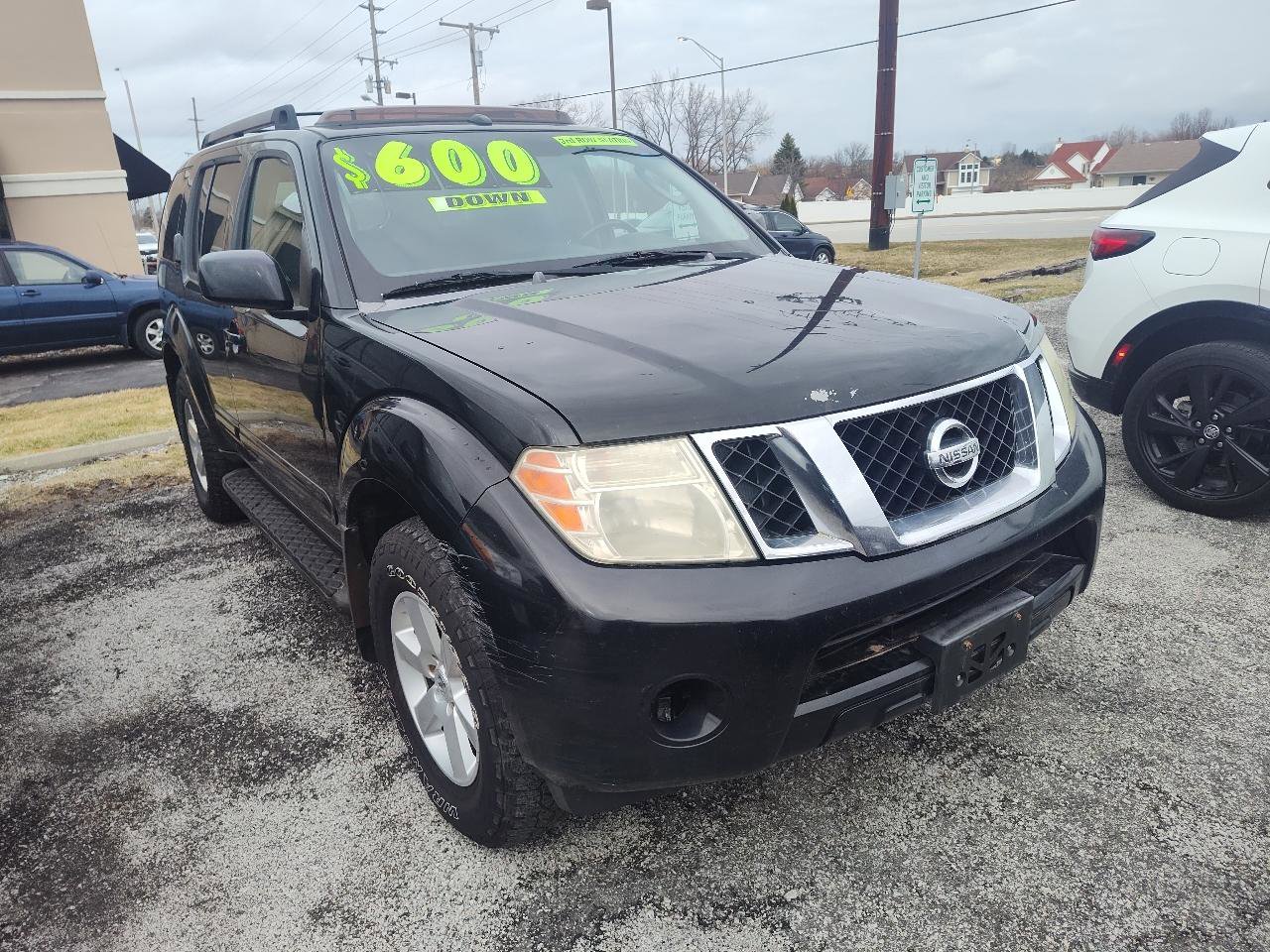 Used 2008 Nissan Pathfinder SE w/ Premium Pkg image 2