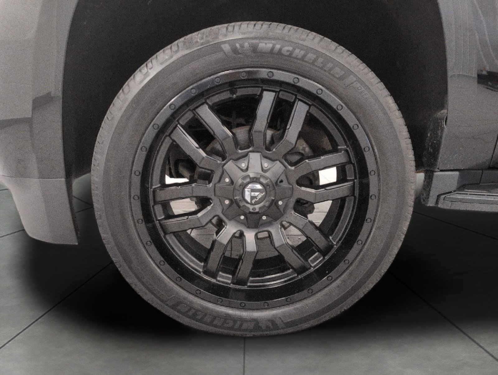 Used 2019 Chevrolet Suburban Premier AWD/4WD image 3