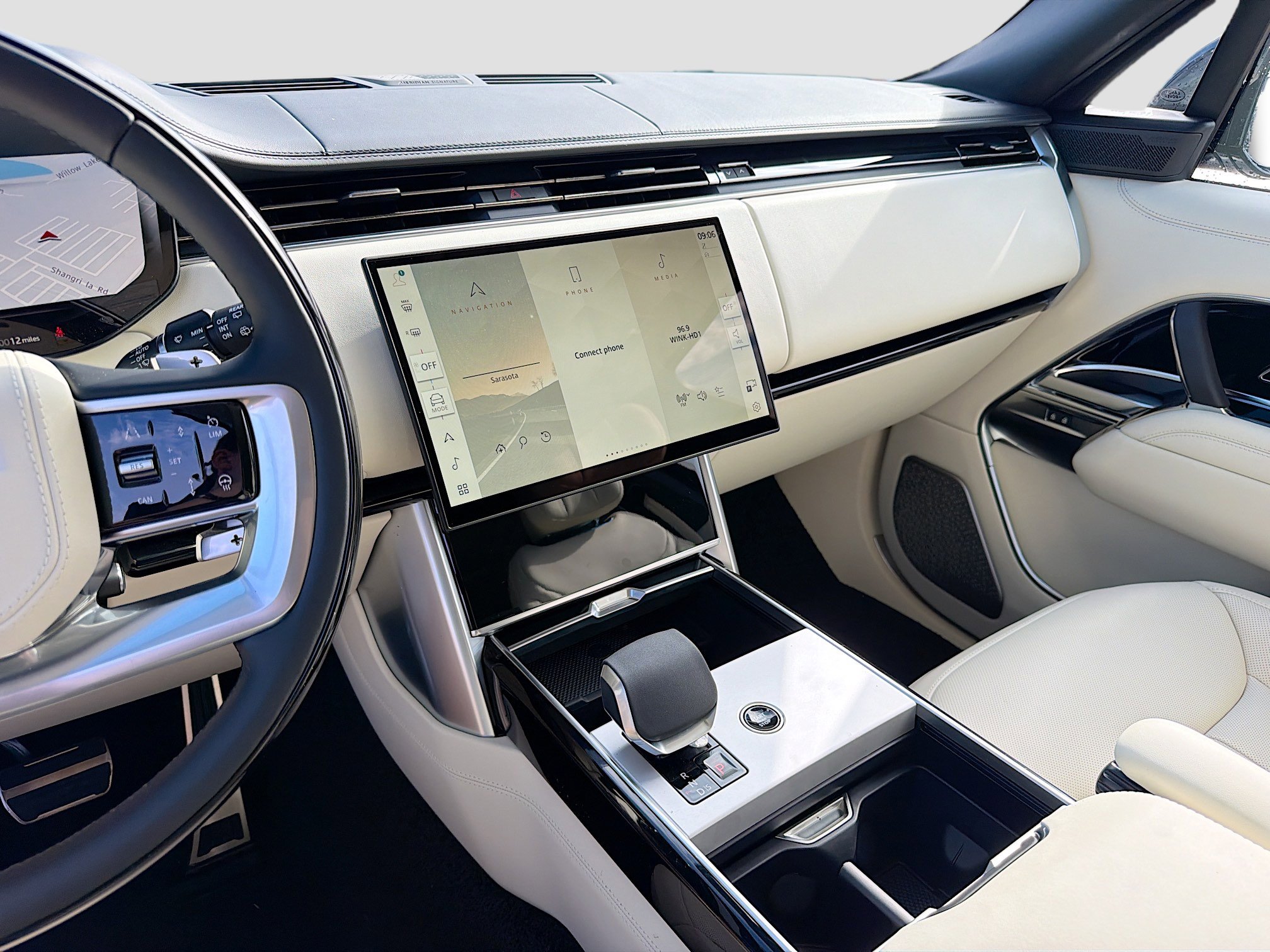 New 2026 Land Rover Range Rover Long Wheelbase Autobiography image 29