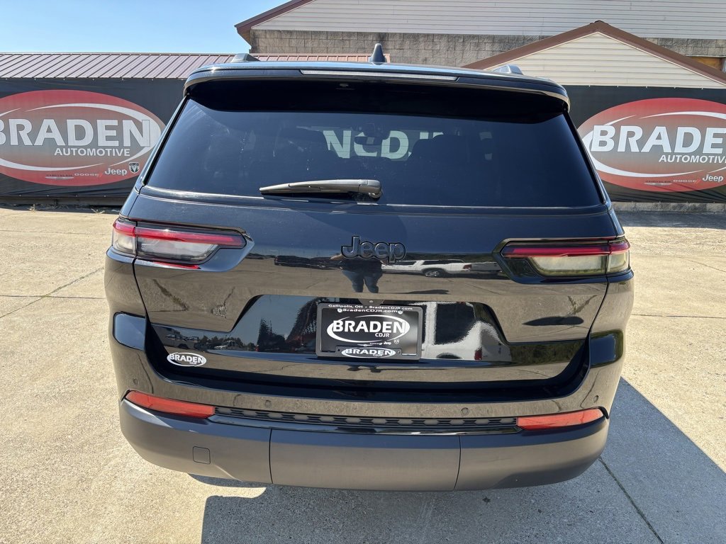 Used 2024 Jeep Grand Cherokee L Laredo image 6