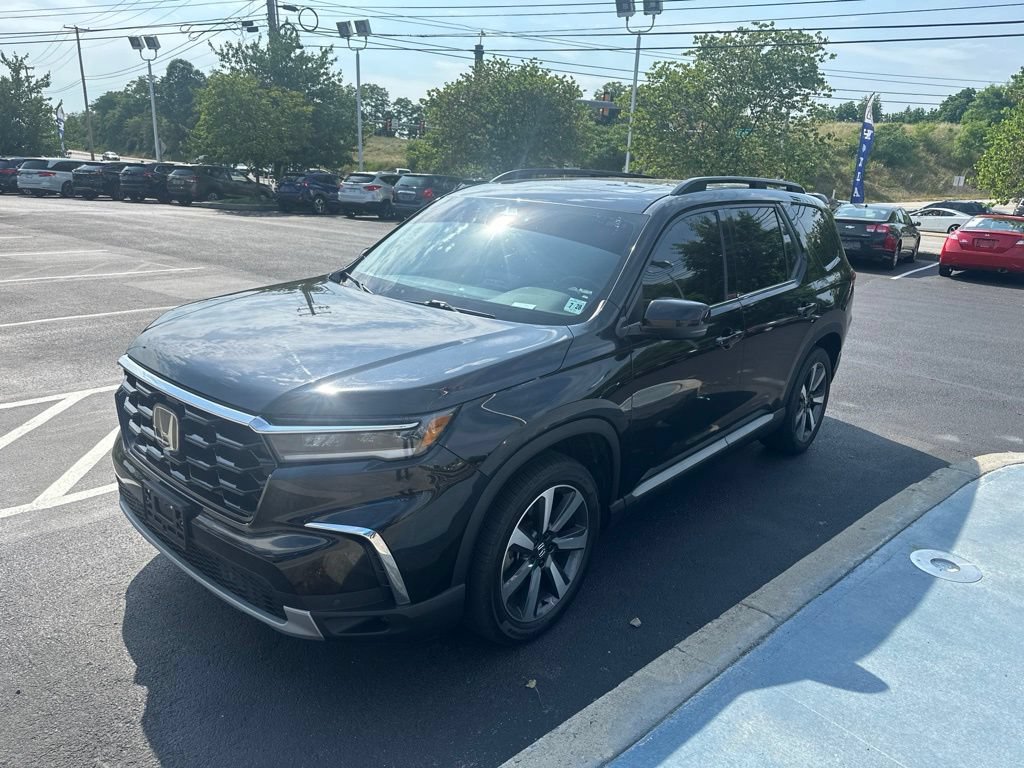 Used 2023 Honda Pilot Touring image 2