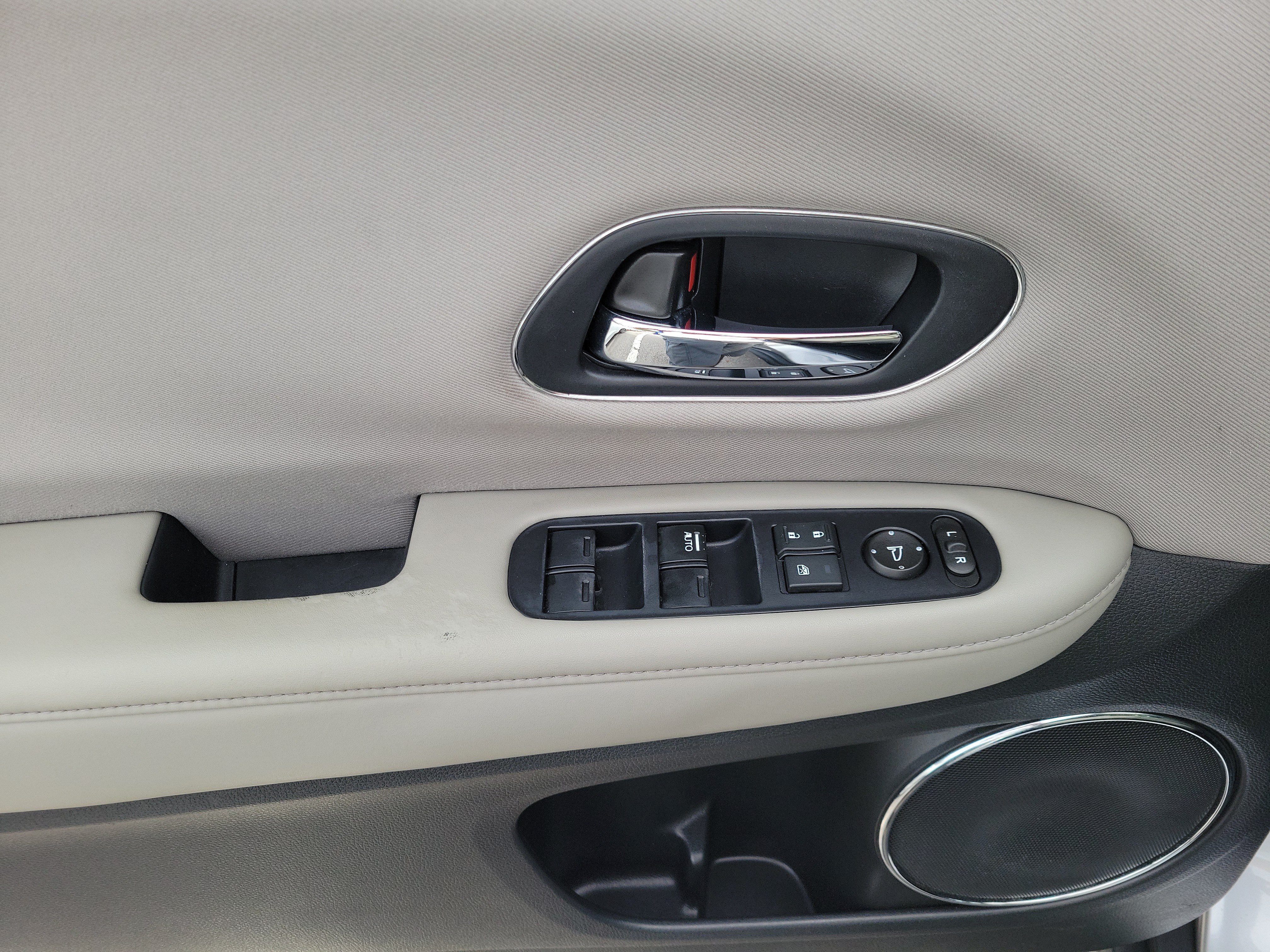 Used 2017 Honda HR-V EX image 14