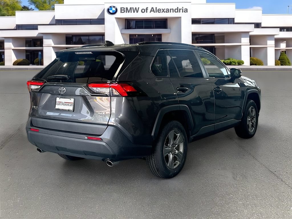 Used 2022 Toyota RAV4 XLE AWD/4WD image 5