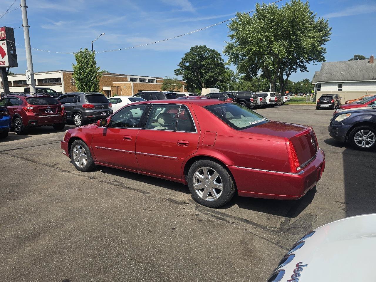 Used 2007 Cadillac DTS Luxury I w/ Trunk Convenience Package FWD image 7