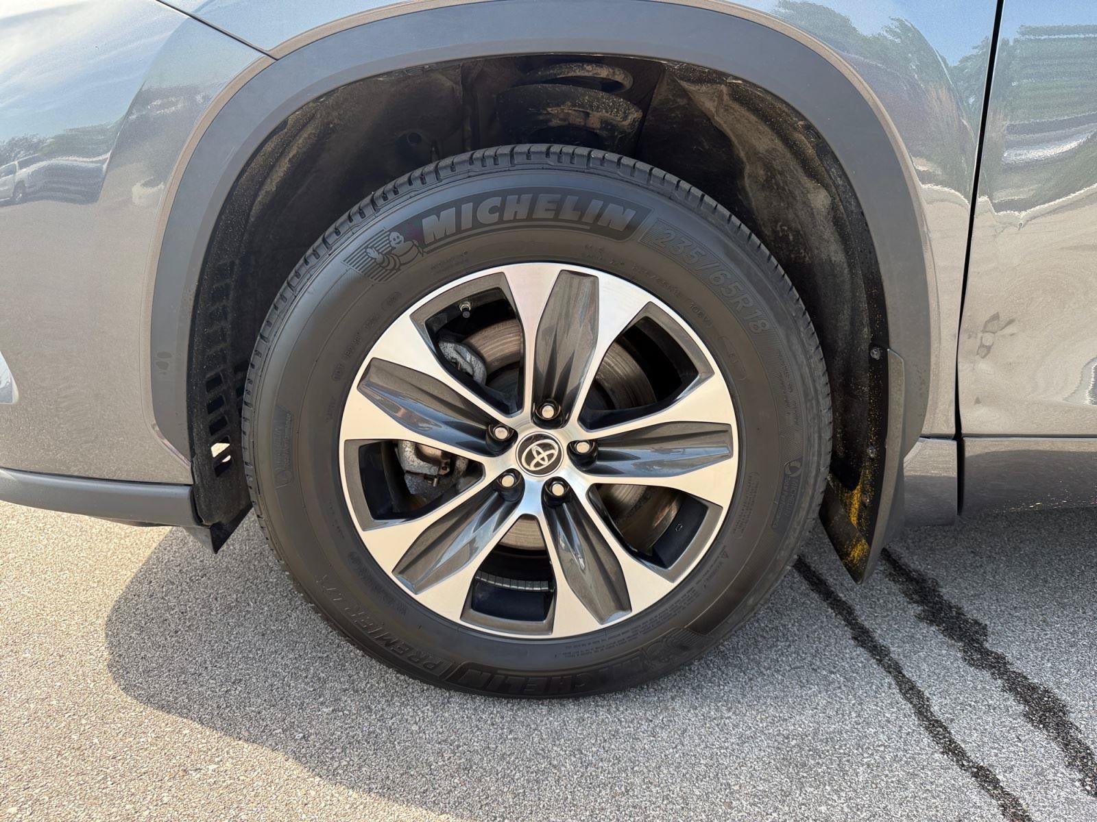Used 2025 Toyota Highlander LE AWD/4WD image 30