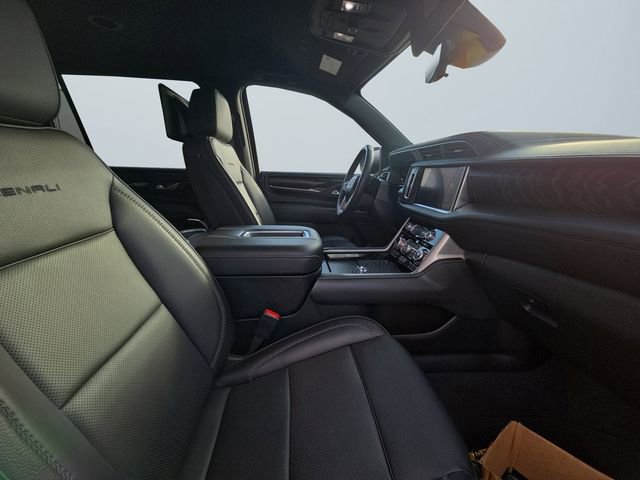 Used 2024 GMC Yukon XL Denali w/ Advanced Technology Package image 15