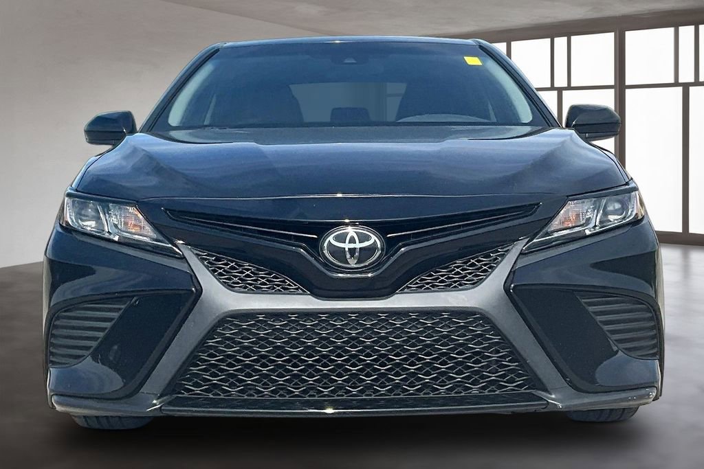 Used 2020 Toyota Camry SE image 2